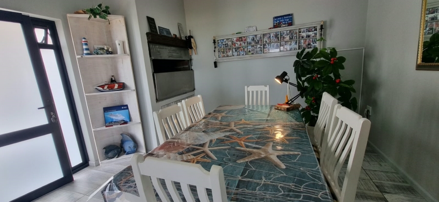 2 Bedroom Property for Sale in Hoogland Western Cape